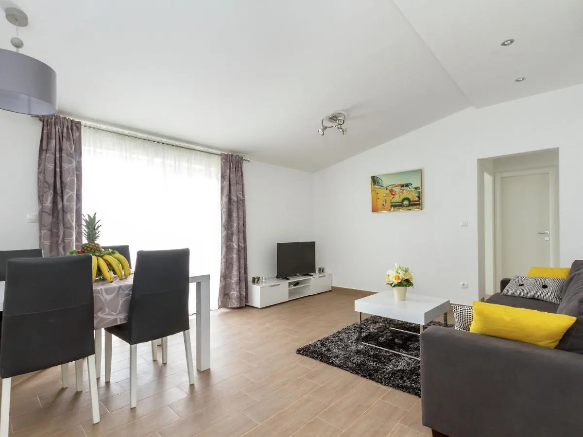 Beautiful Apartment In Between Split And Trogir Kastel Stari Croatia