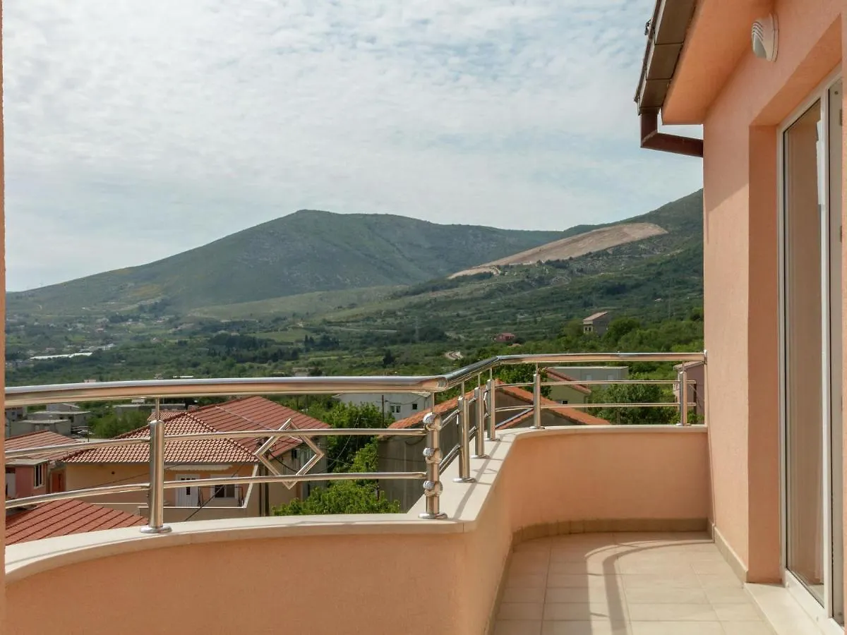Beautiful Apartment In Between Split And Trogir Kastel Stari