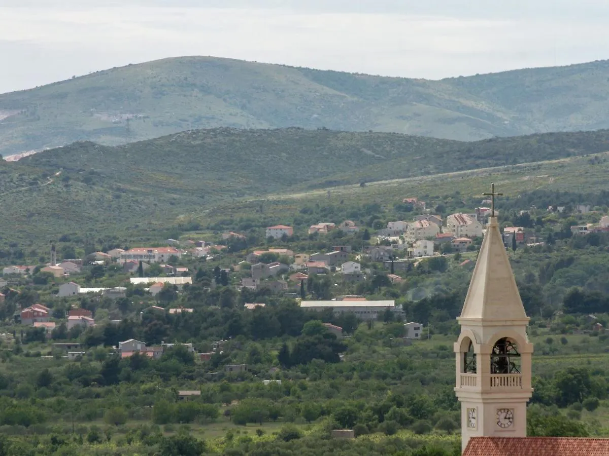 Beautiful Apartment In Between Split And Trogir Kastel Stari 0*,