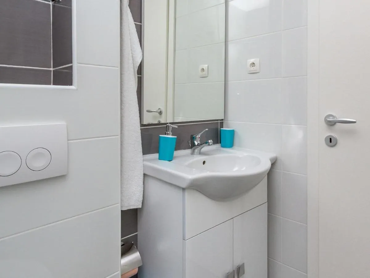 Beautiful Apartment In Between Split And Trogir Kastel Stari