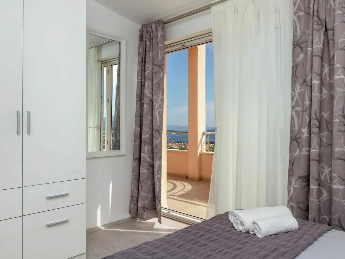 Beautiful Apartment In Between Split And Trogir Kastel Stari 0*,
