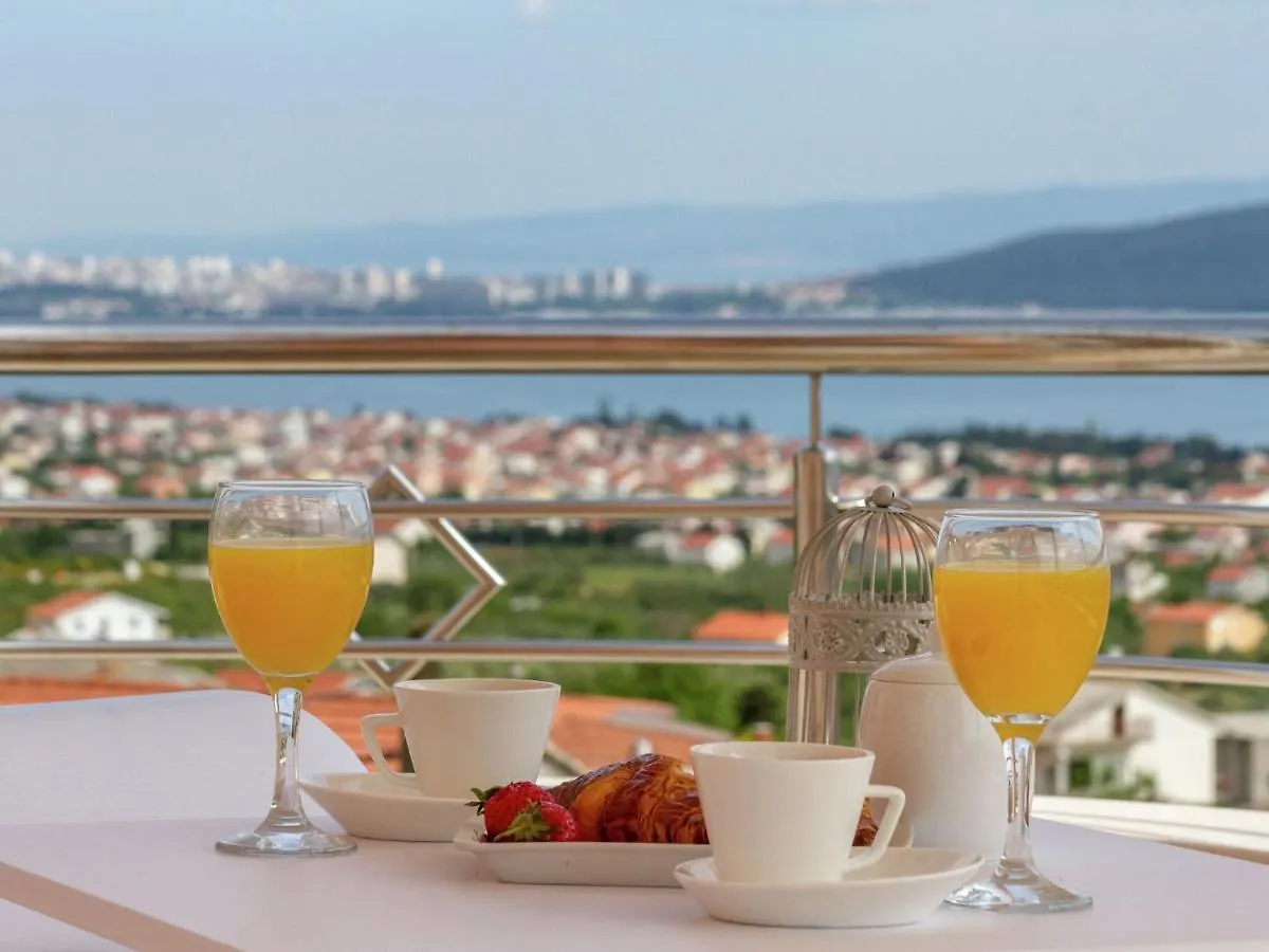 Beautiful Apartment In Between Split And Trogir Kastel Stari