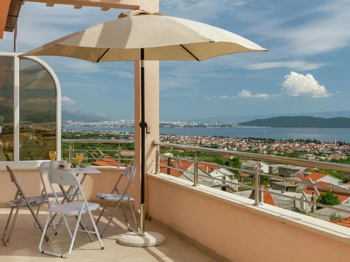 Beautiful Apartment In Between Split And Trogir Kastel Stari