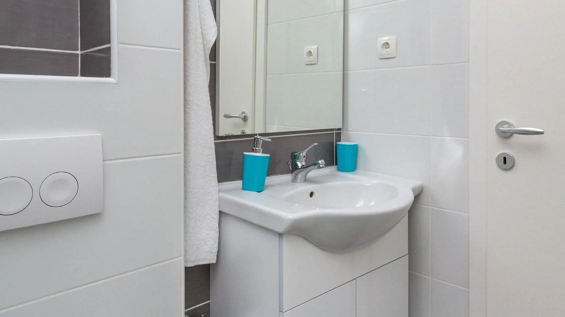 Beautiful Apartment In Between Split And Trogir Kastel Stari 0*,  Croatia