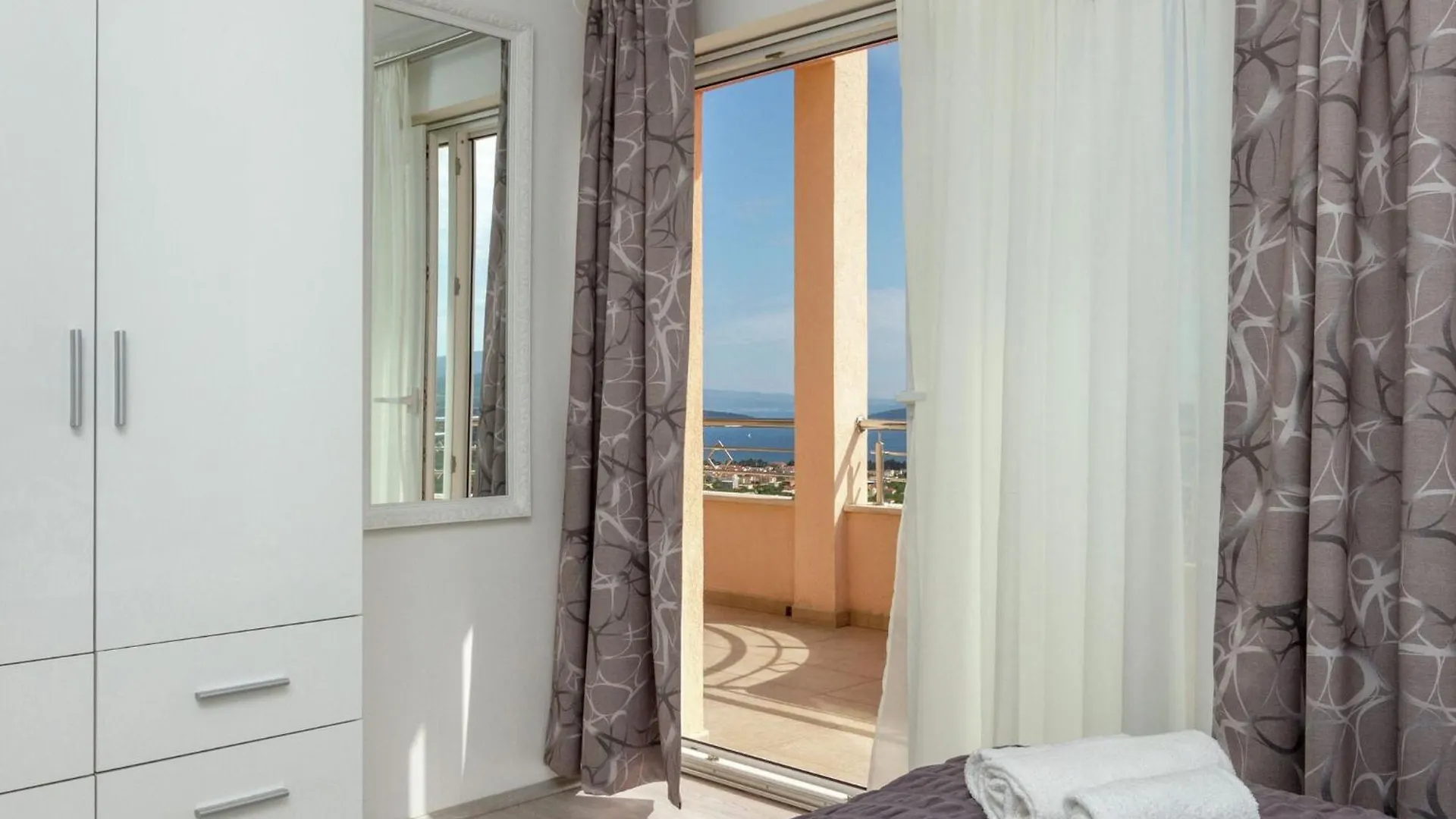 Beautiful Apartment In Between Split And Trogir Kastel Stari