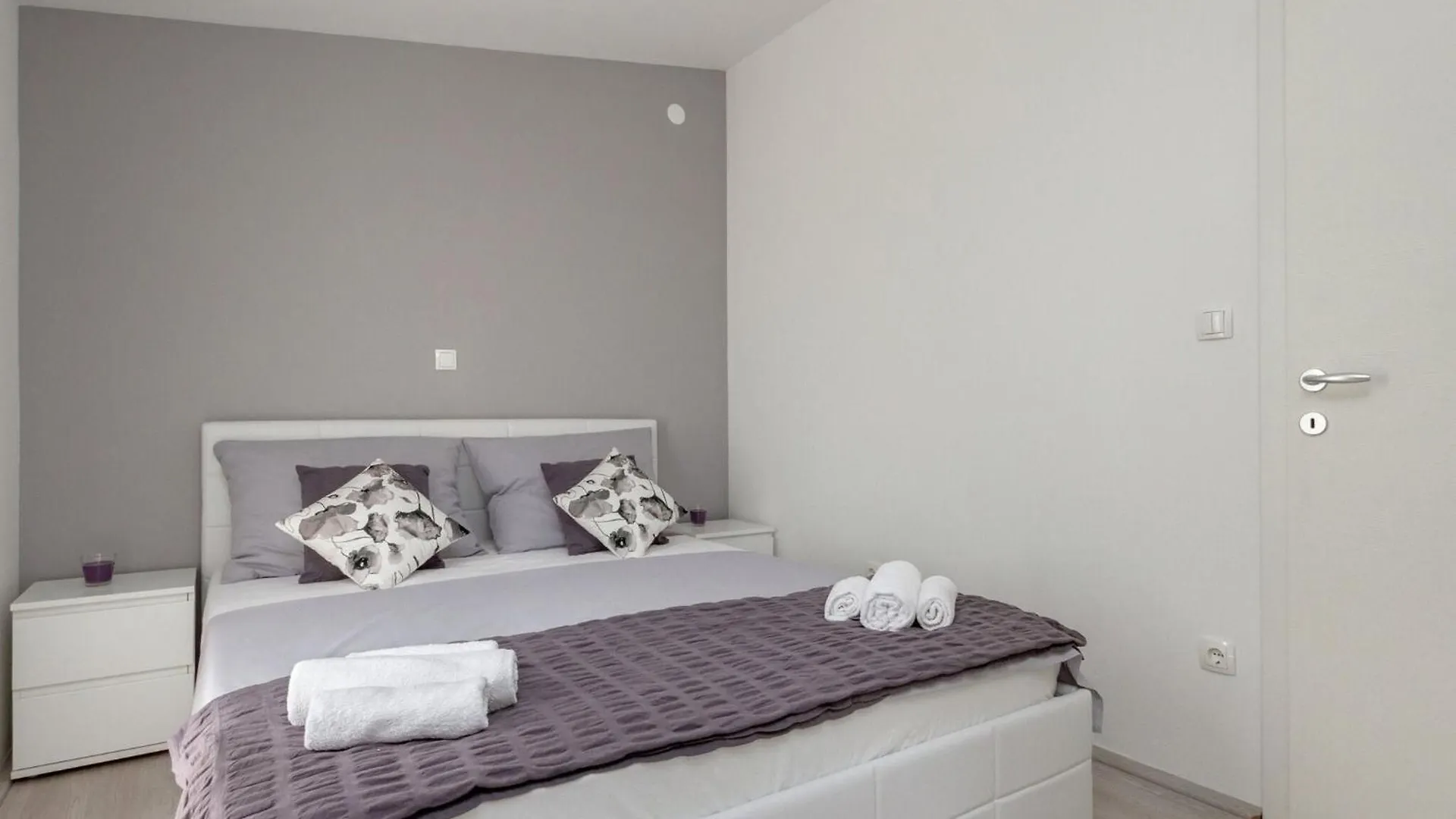 Beautiful Apartment In Between Split And Trogir Kastel Stari