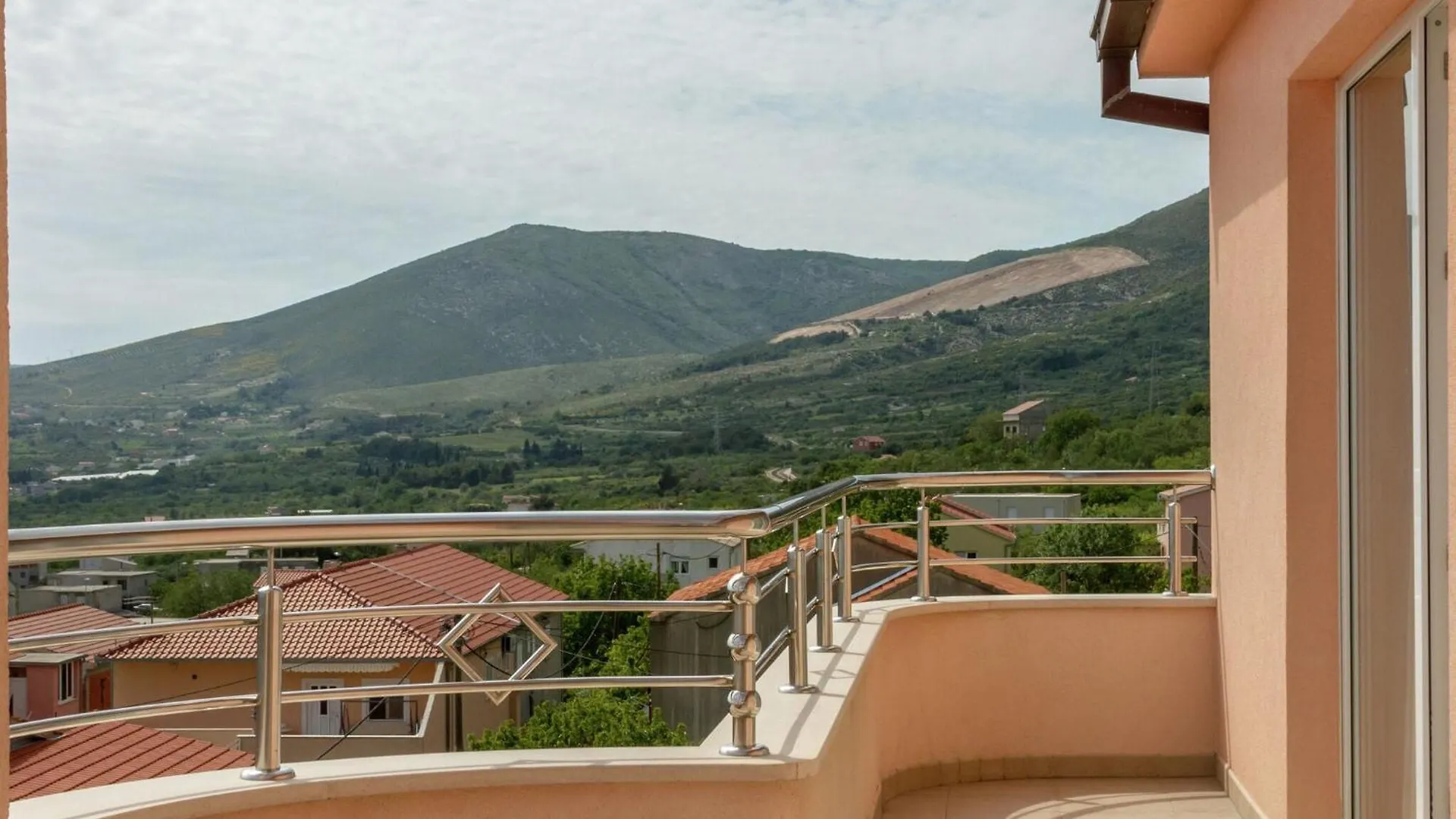 Beautiful Apartment In Between Split And Trogir Kastel Stari